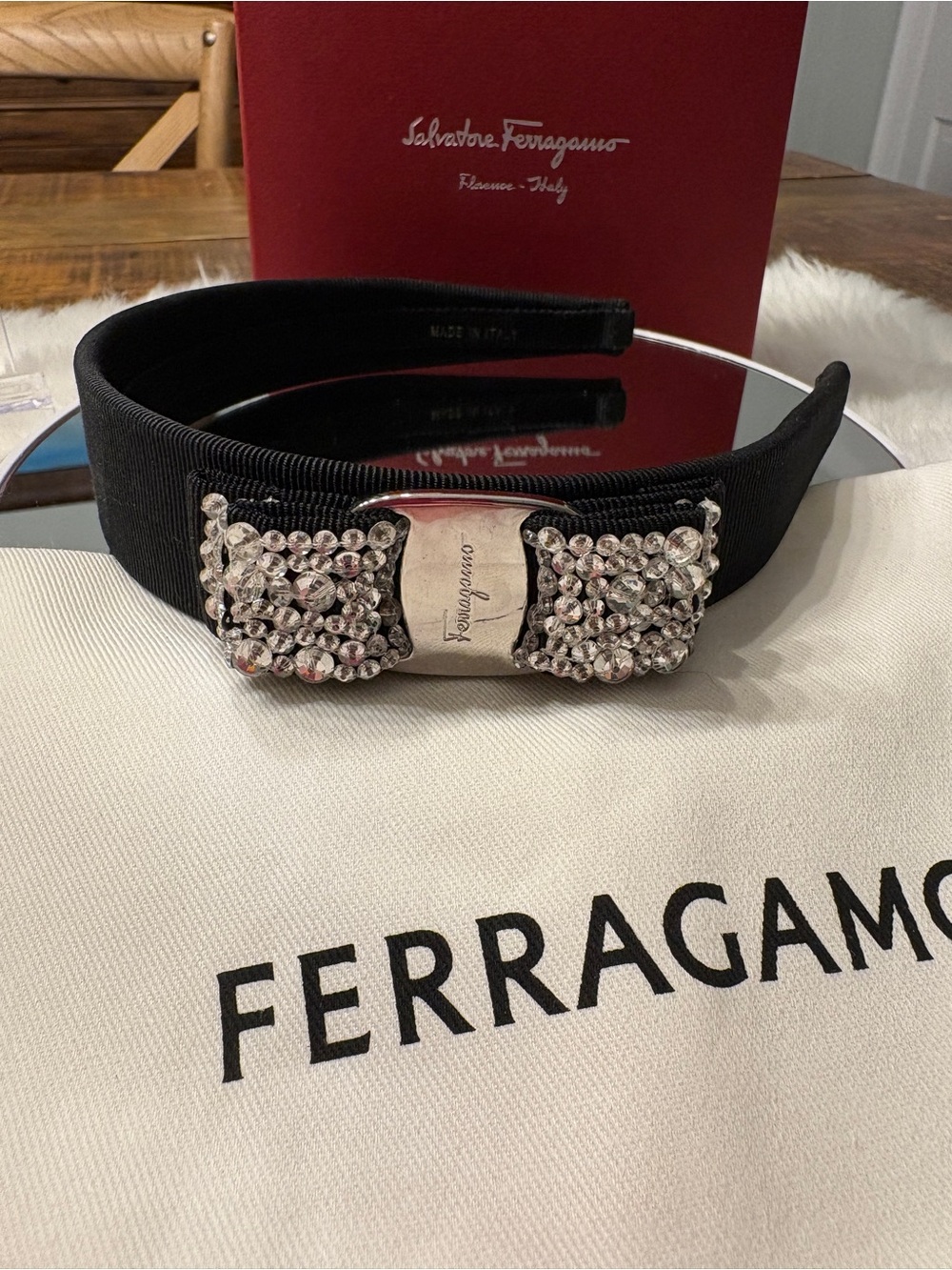🖤💎Salvatore Ferragamo Black Crystal Vara Headband💎🖤